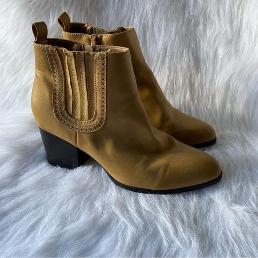 C est 1946 Women’s Ankle Bootie Boots Size 9M Side Zip pointed Toe - Picture 4 of 10
